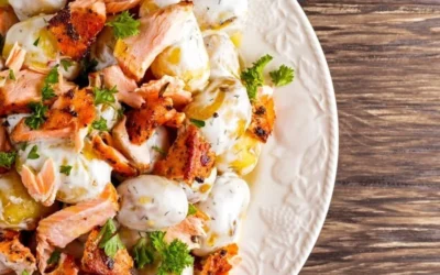 Insalata di patate con salmone affumicato, un piatto fresco e saporito
