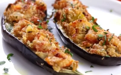 Melanzane alla sarda servite con pomodoro e spezie