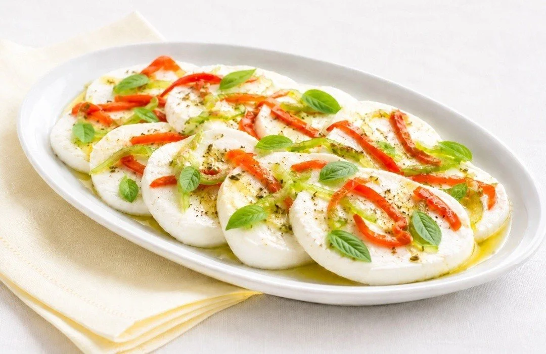 Mozzarella marinata in olio d'oliva con erbe aromatiche