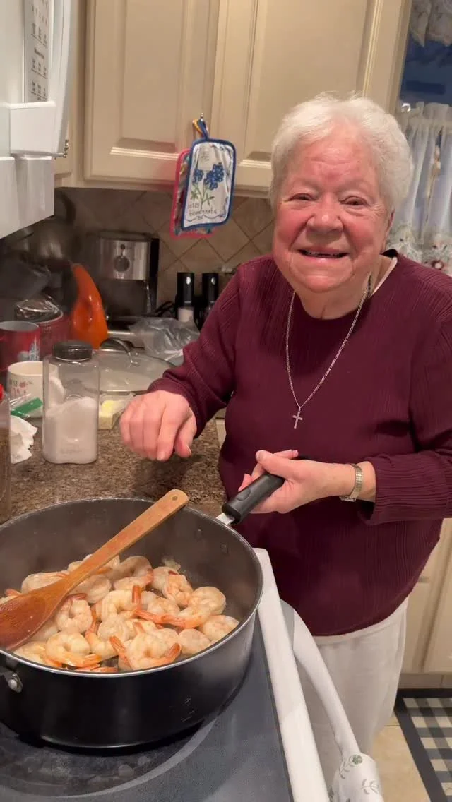 Pasta al Pesto con Gamberi, un piatto della Nonna ricco di sapore e tradizione