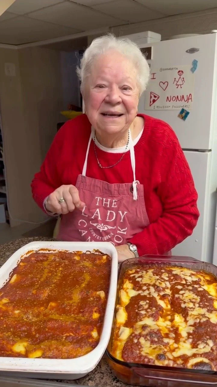Manicotti fatti in casa con ripieno di ricotta e salsa di pomodoro