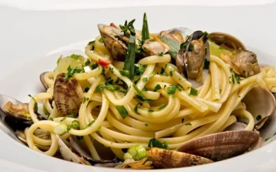 Spaghetti alle Vongole, piatto tradizionale italiano con vongole fresche e spaghetti