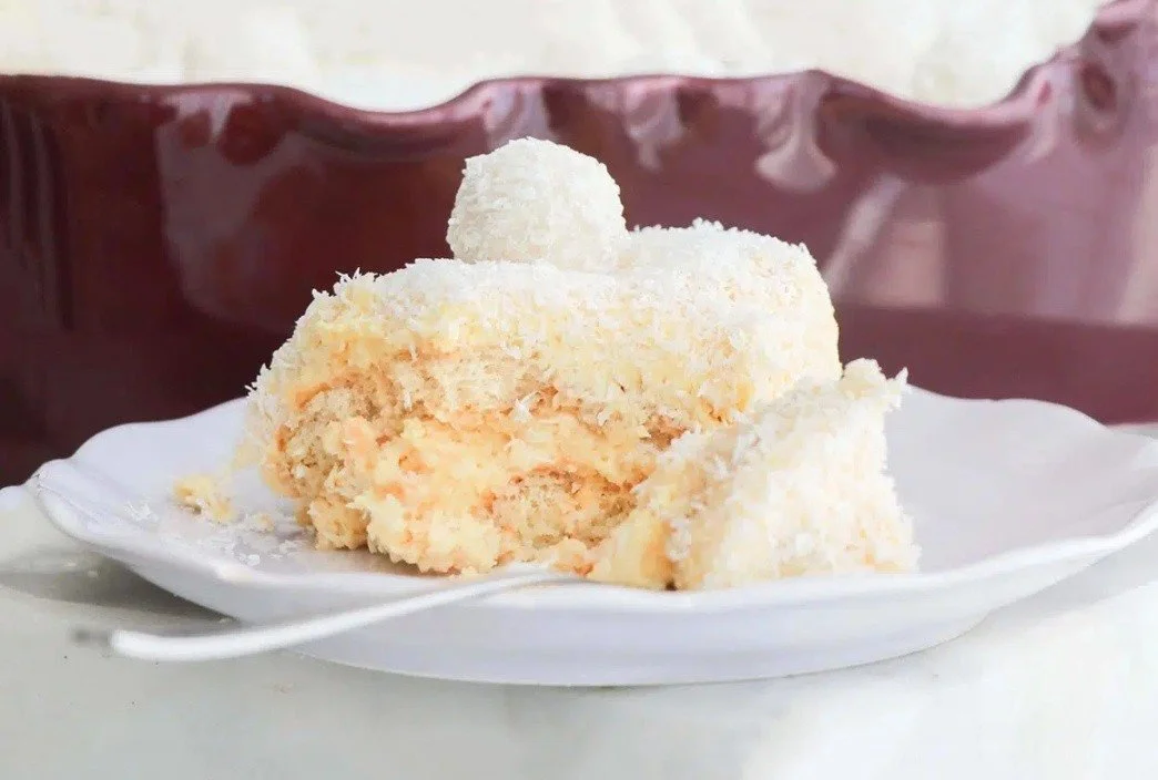 Tiramisu al Raffaello preparato secondo una ricetta facile e gustosa