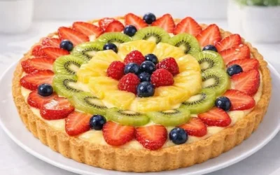 Crostata Fresca con frutta fresca e crema, dolce tradizionale italiano
